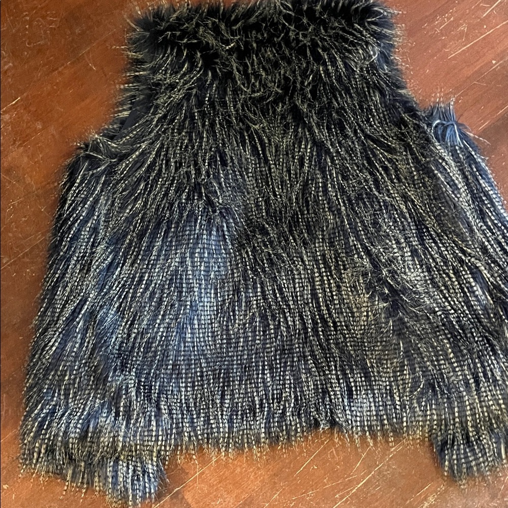 Mossimo Supply Co. Faux Fur Vest in Black and Gray - Picture 8 of 11